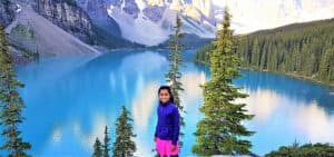 Ria stands in front of the lake in Banff