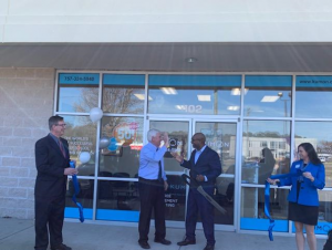 Mayor and Owner shaking hands in front of Kumon Center