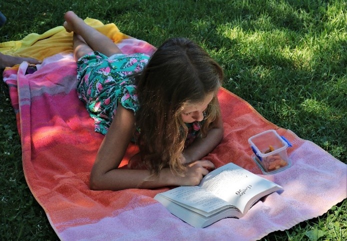 How to Keep Your Child Reading Over the Summer